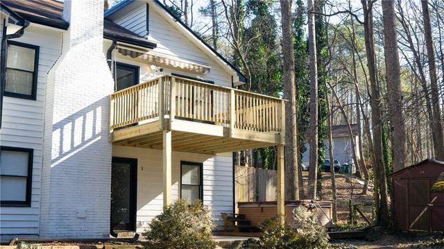 1373 Fairfield SW Drive, Lilburn, GA 30047