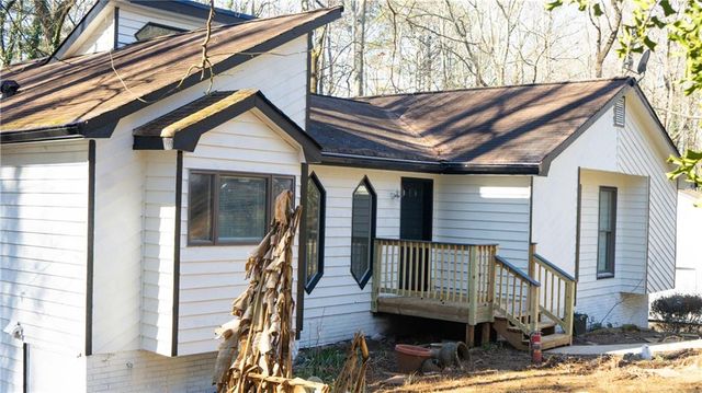 1373 Fairfield SW Drive, Lilburn, GA 30047