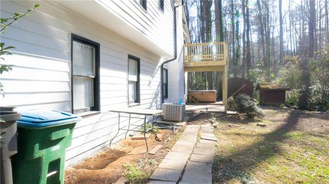 1373 Fairfield SW Drive, Lilburn, GA 30047