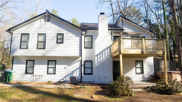 1373 Fairfield SW Drive, Lilburn, GA 30047