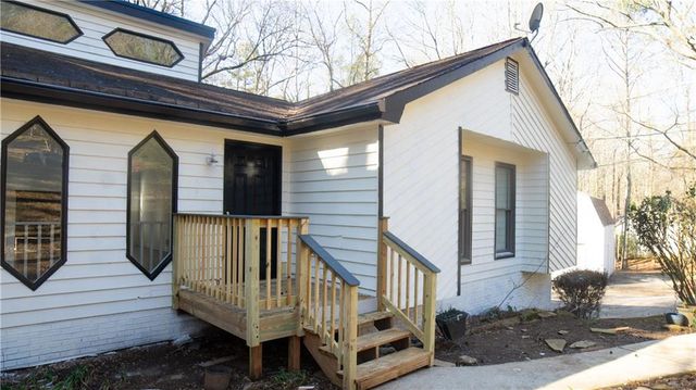 1373 Fairfield SW Drive, Lilburn, GA 30047