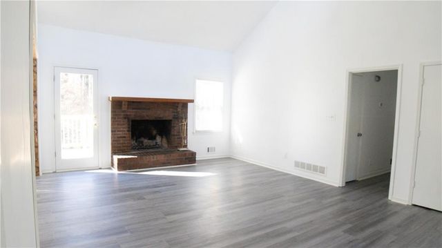 1373 Fairfield SW Drive, Lilburn, GA 30047