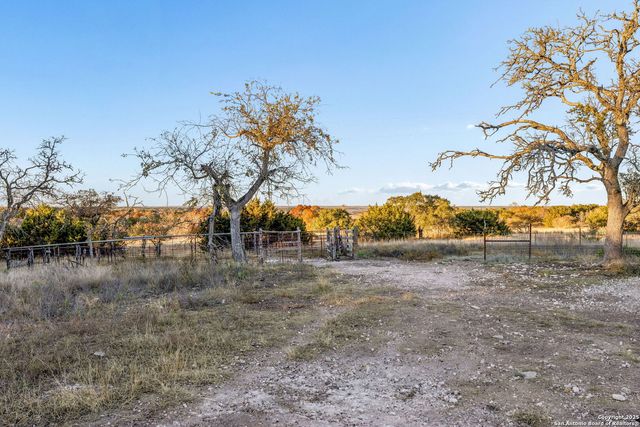 1106 Perry Ranch, Fredericksburg, TX 78624