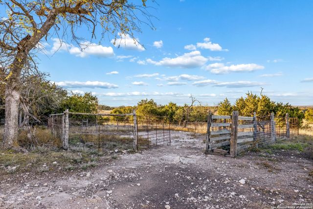 1106 Perry Ranch, Fredericksburg, TX 78624