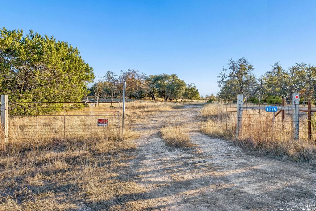 1106 Perry Ranch, Fredericksburg, TX 78624