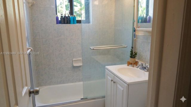 3240 Mary St S206, Miami, FL 33133