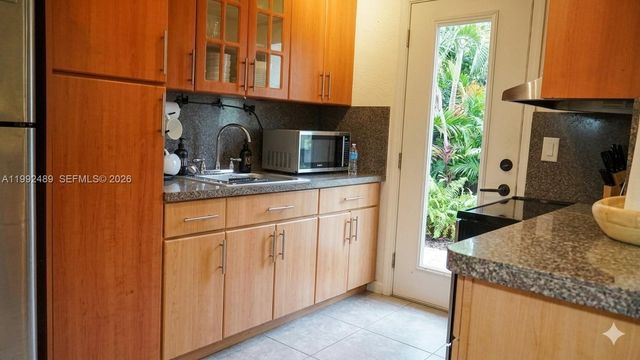 3240 Mary St S206, Miami, FL 33133