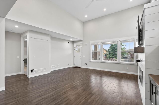 15664 Cobblestone Lake Parkway, Apple Valley, MN 55124