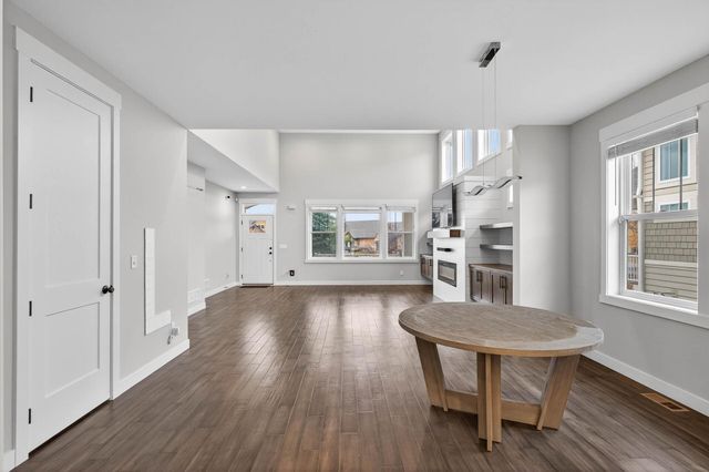 15664 Cobblestone Lake Parkway, Apple Valley, MN 55124