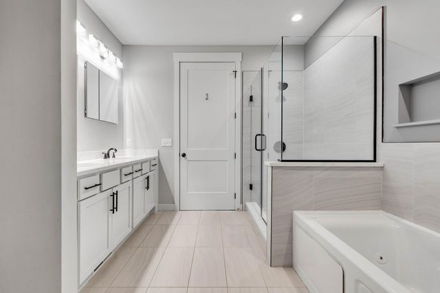 15664 Cobblestone Lake Parkway, Apple Valley, MN 55124