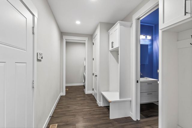 15664 Cobblestone Lake Parkway, Apple Valley, MN 55124