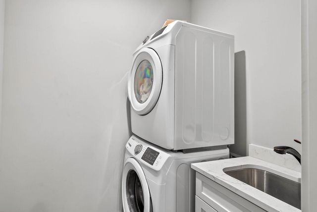 15664 Cobblestone Lake Parkway, Apple Valley, MN 55124