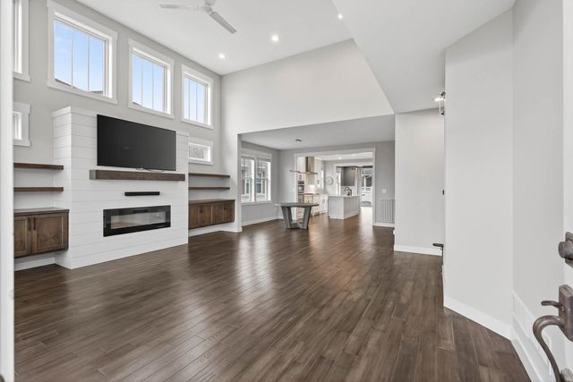 15664 Cobblestone Lake Parkway, Apple Valley, MN 55124