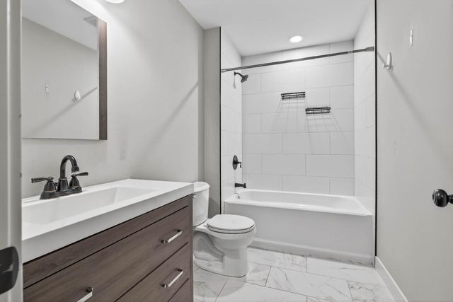 15664 Cobblestone Lake Parkway, Apple Valley, MN 55124