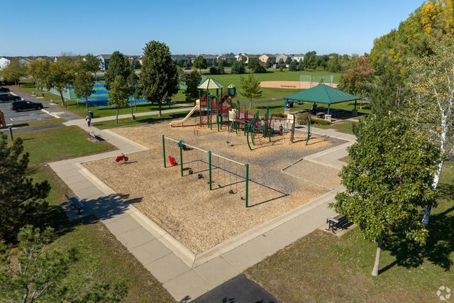 15664 Cobblestone Lake Parkway, Apple Valley, MN 55124