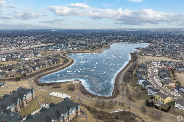 15664 Cobblestone Lake Parkway, Apple Valley, MN 55124