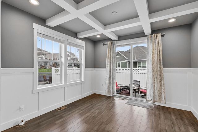 15664 Cobblestone Lake Parkway, Apple Valley, MN 55124