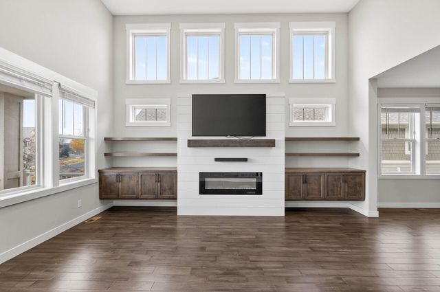 15664 Cobblestone Lake Parkway, Apple Valley, MN 55124