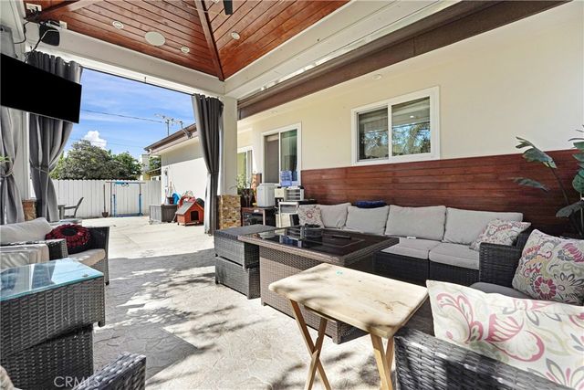 5854 Satsuma, North Hollywood, CA 91601