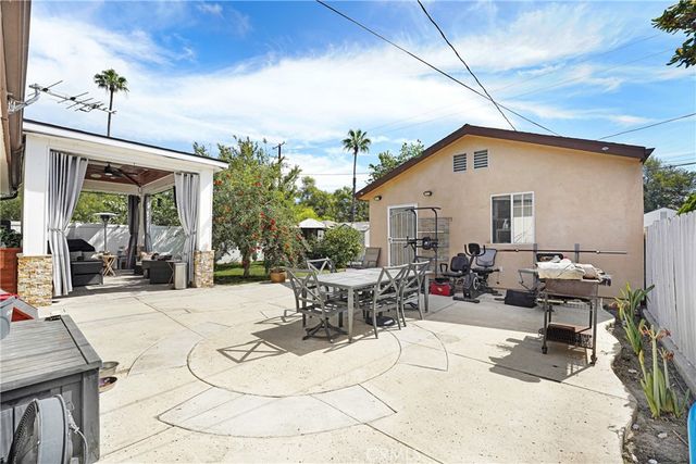 5854 Satsuma, North Hollywood, CA 91601