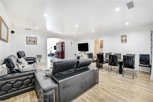 5854 Satsuma, North Hollywood, CA 91601