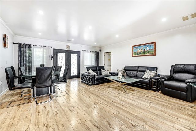 5854 Satsuma, North Hollywood, CA 91601