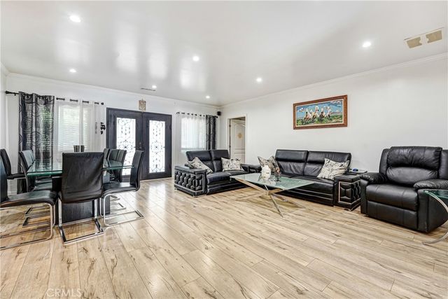 5854 Satsuma, North Hollywood, CA 91601