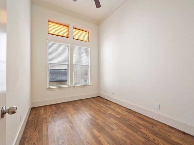 9427 London Bridge Station, Houston, TX 77045