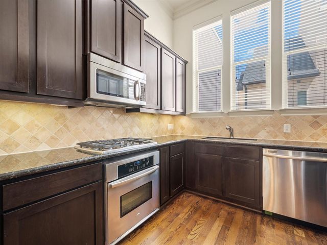 9427 London Bridge Station, Houston, TX 77045