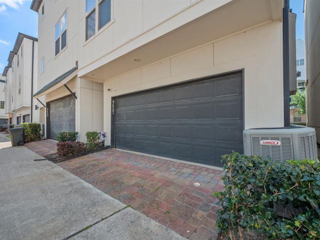 9427 London Bridge Station, Houston, TX 77045