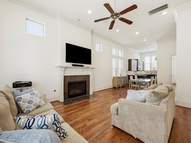 9427 London Bridge Station, Houston, TX 77045