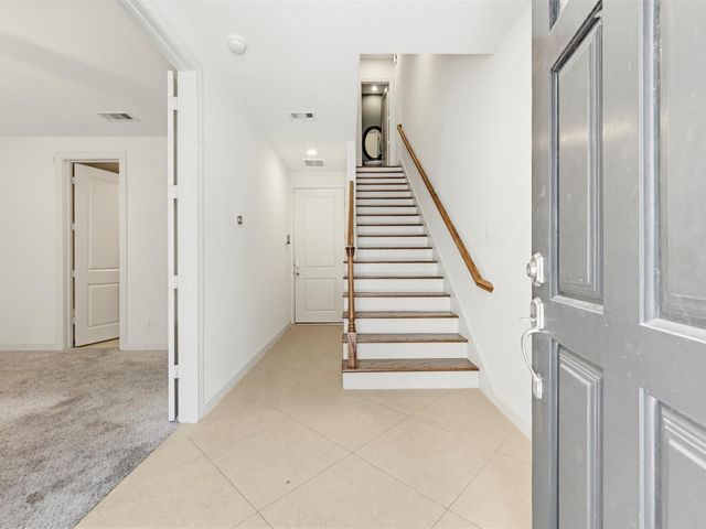 9427 London Bridge Station, Houston, TX 77045