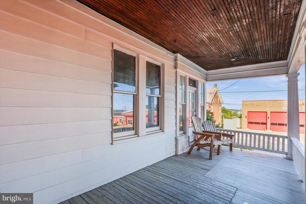 220 W BROADWAY, Red Lion, PA 17356