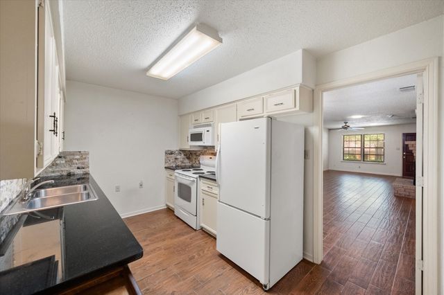 1208 Lexington Drive, Corsicana, TX 75110