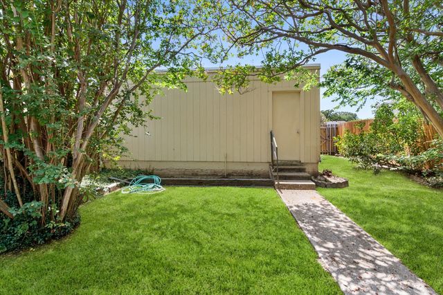 1208 Lexington Drive, Corsicana, TX 75110