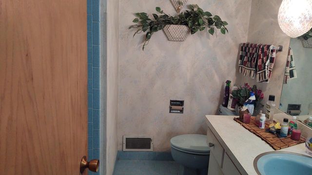 14400 W Rogers DRIVE, New Berlin, WI 53151