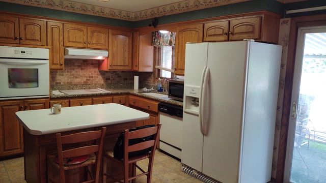 14400 W Rogers DRIVE, New Berlin, WI 53151