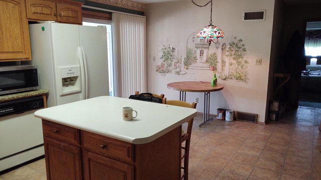 14400 W Rogers DRIVE, New Berlin, WI 53151