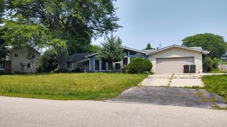 14400 W Rogers DRIVE, New Berlin, WI 53151