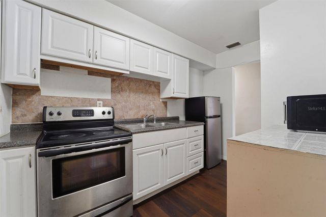 3235 EMERSON AVENUE S, St Petersburg, FL 33712