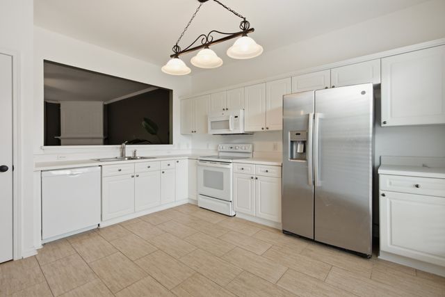 7252 Highway 70 S Apt 402, Nashville, TN 37221