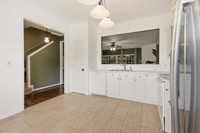 7252 Highway 70 S Apt 402, Nashville, TN 37221