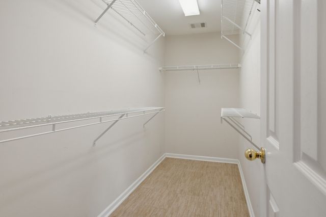 7252 Highway 70 S Apt 402, Nashville, TN 37221