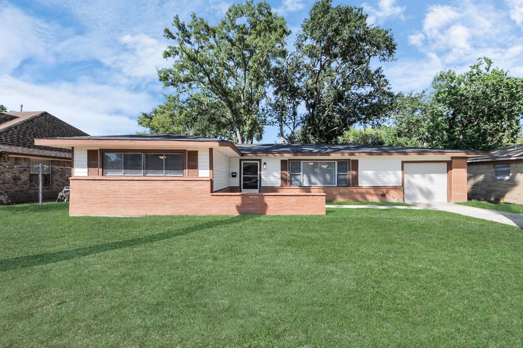 2010 Lillian Street, Pasadena, TX 77502