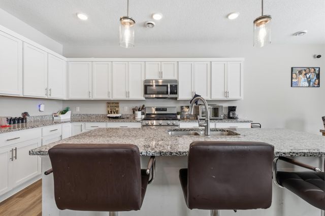 10060 Drake Street NW, Coon Rapids, MN 55433