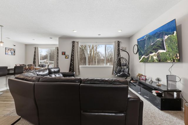 10060 Drake Street NW, Coon Rapids, MN 55433