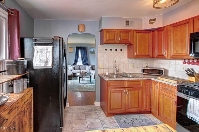 5906 Westlake Avenue, Parma, OH 44129