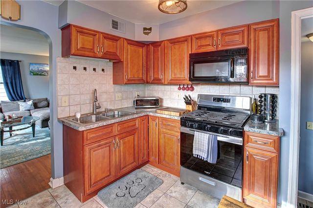 5906 Westlake Avenue, Parma, OH 44129