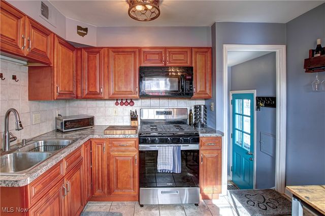 5906 Westlake Avenue, Parma, OH 44129