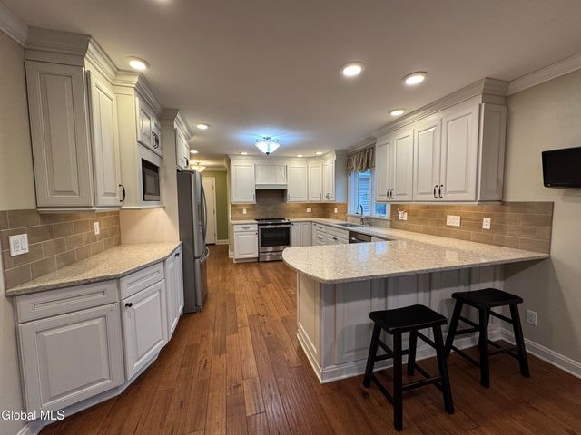 199 Ashdown Road, Clifton Park, NY 12019